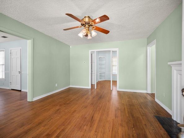 4525  Calmont Avenue , Fort Worth Texas 76107