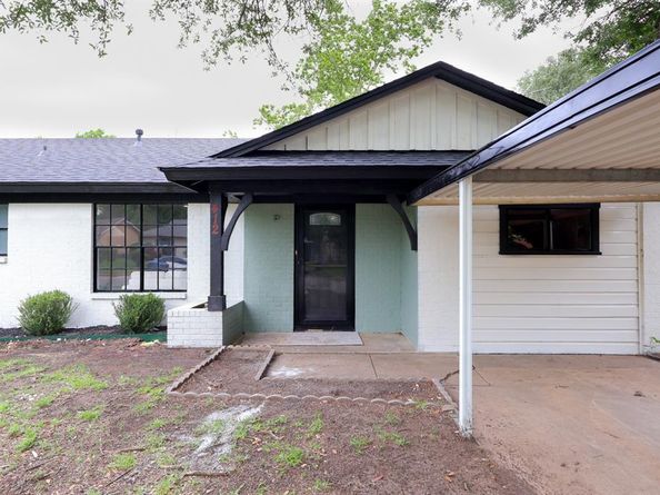412  Langley  , Everman Texas 76140