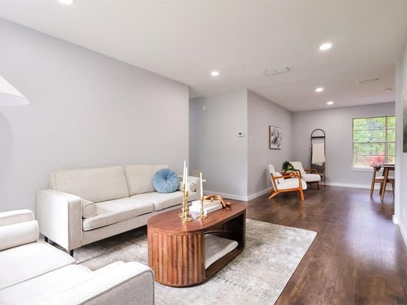 412  Langley  , Everman Texas 76140