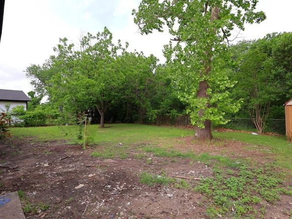 412  Langley  , Everman Texas 76140