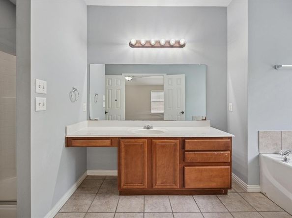 2153  Parkview  , Carrollton Texas 75006
