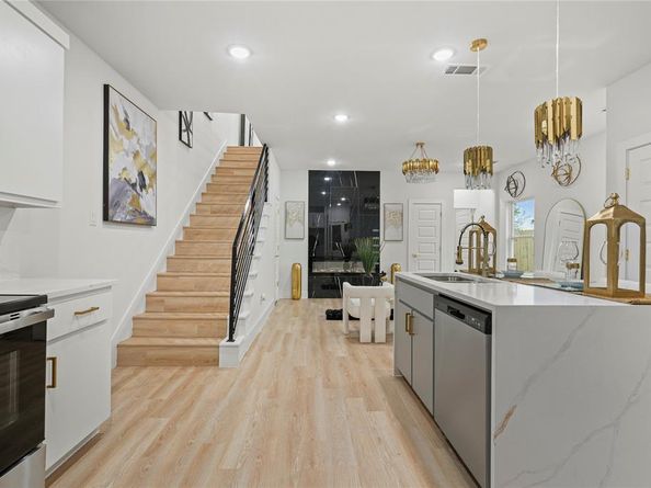 5305  Colonial Avenue , Dallas Texas 75215