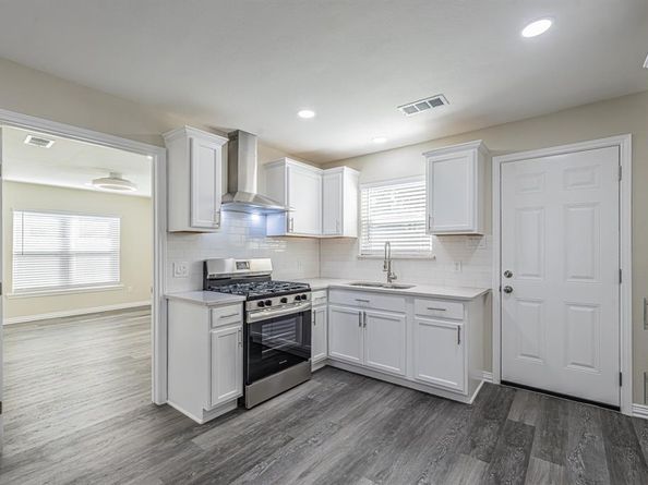 2820  Forest Avenue , Fort Worth Texas 76112