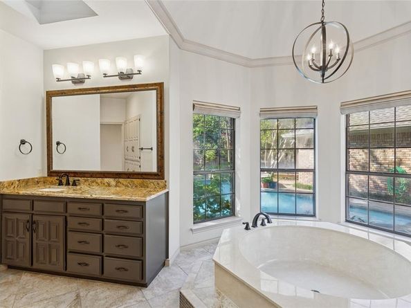 2900  Oak Trail Court , Dalworthington Gardens Texas 76016