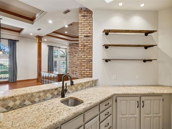 2900  Oak Trail Court , Dalworthington Gardens Texas 76016