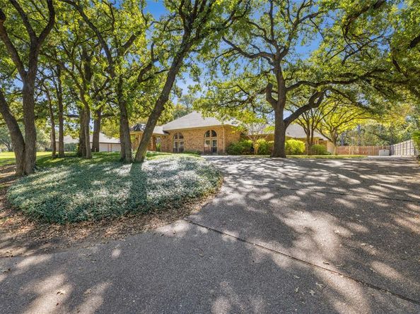 2900  Oak Trail Court , Dalworthington Gardens Texas 76016