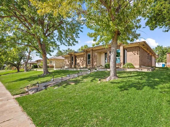 1733  Sterling Lane , Lewisville Texas 75067