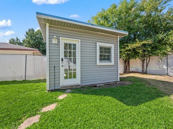 1733  Sterling Lane , Lewisville Texas 75067