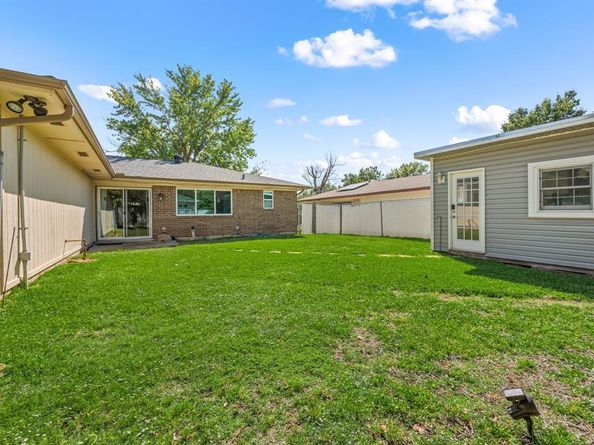 1733  Sterling Lane , Lewisville Texas 75067
