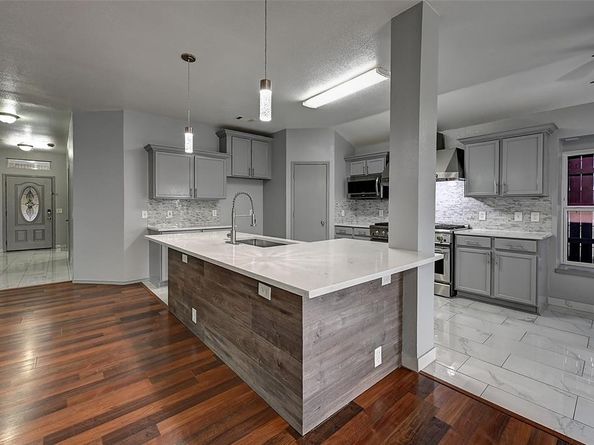 7018  Petty Lane , Dallas Texas 75217