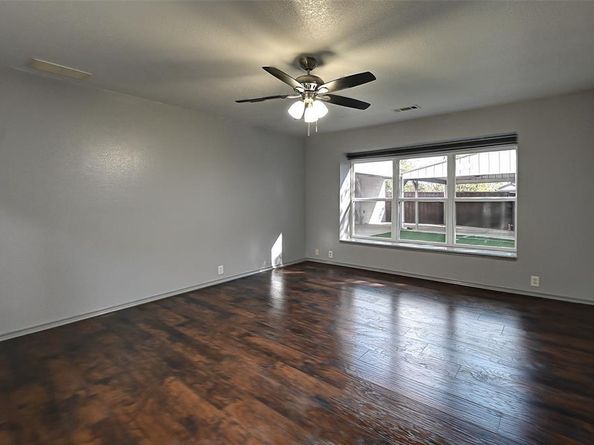 7018  Petty Lane , Dallas Texas 75217