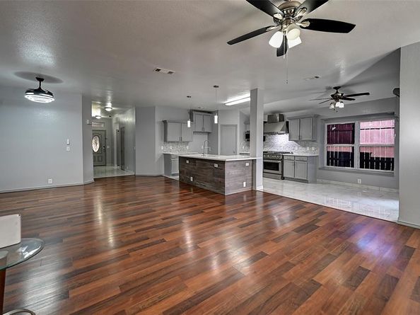7018  Petty Lane , Dallas Texas 75217