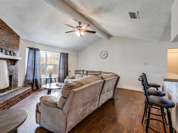 905  Pepperidge Court , Lancaster Texas 75134