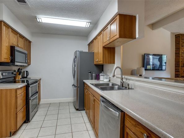905  Pepperidge Court , Lancaster Texas 75134