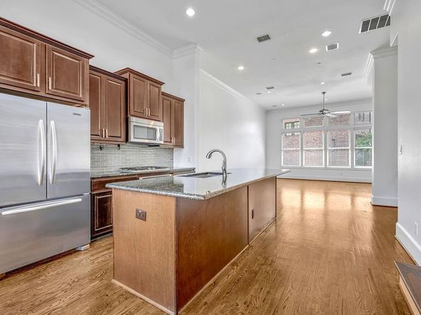 751 S Cesar Chavez Boulevard , Dallas Texas 75201