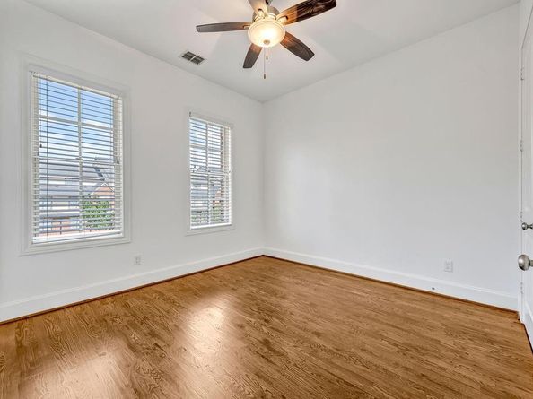 751 S Cesar Chavez Boulevard , Dallas Texas 75201