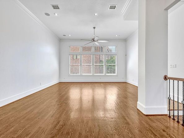 751 S Cesar Chavez Boulevard , Dallas Texas 75201