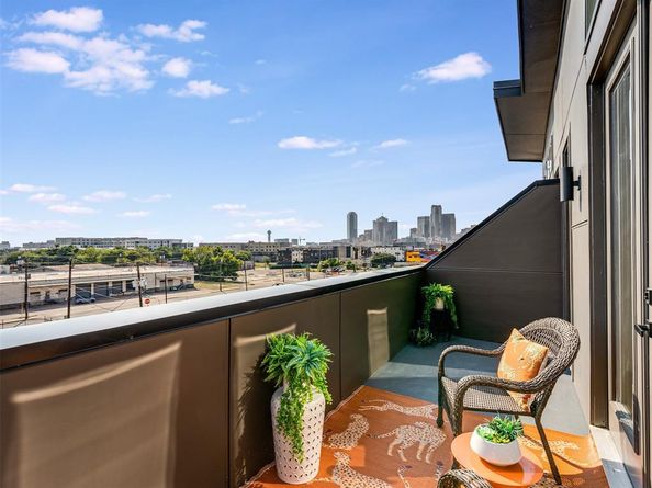 2080  Kelly   110, Dallas Texas 75215