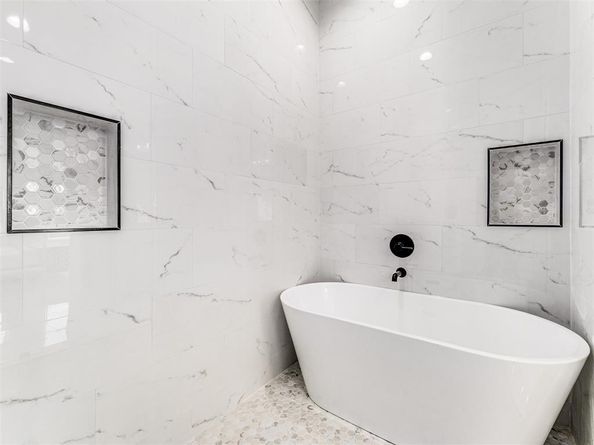 2080  Kelly   110, Dallas Texas 75215