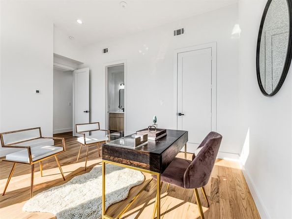 2080  Kelly   110, Dallas Texas 75215