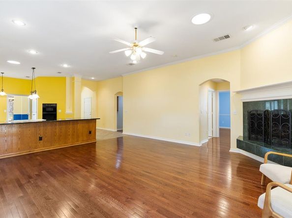 2219  Pecan Grove Court , Dallas Texas 75228