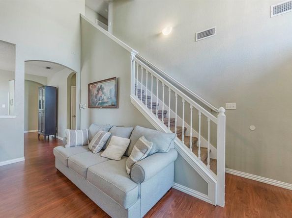 1009  Windsor Drive , Saginaw Texas 76179