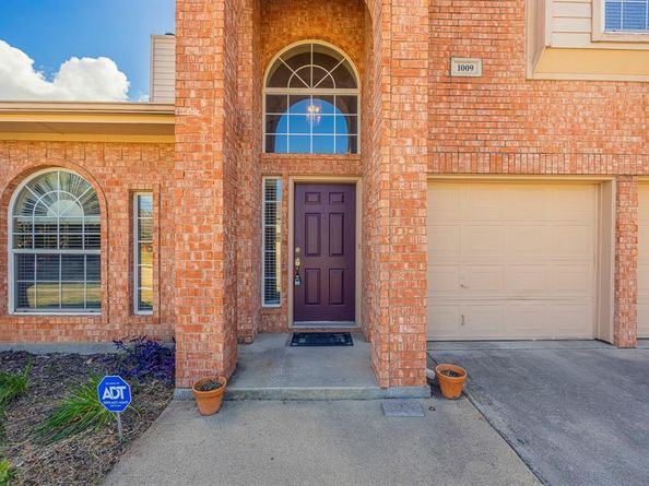 1009  Windsor Drive , Saginaw Texas 76179