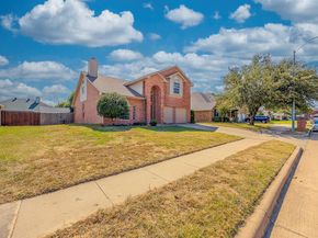 1009  Windsor Drive , Saginaw Texas 76179