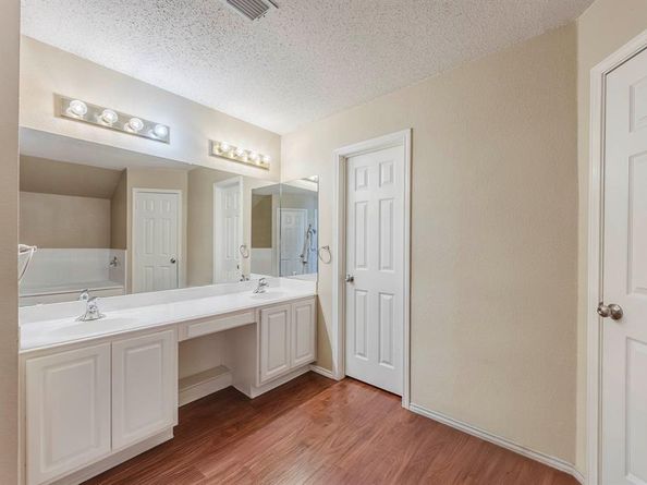 1009  Windsor Drive , Saginaw Texas 76179
