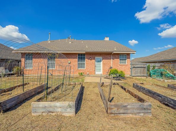 1009  Windsor Drive , Saginaw Texas 76179