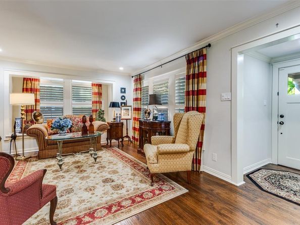 1432  Sylvan Avenue , Dallas Texas 75208