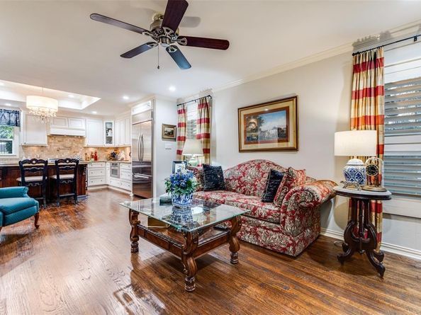 1432  Sylvan Avenue , Dallas Texas 75208