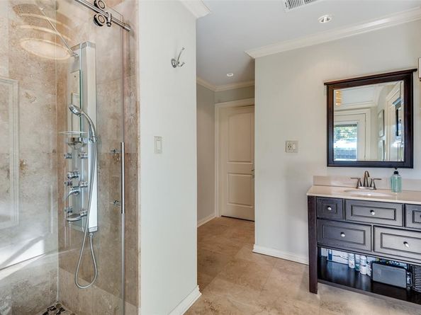 1432  Sylvan Avenue , Dallas Texas 75208
