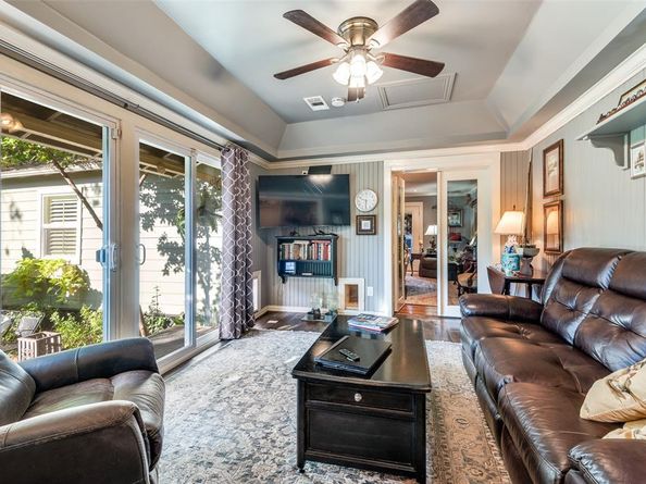 1432  Sylvan Avenue , Dallas Texas 75208