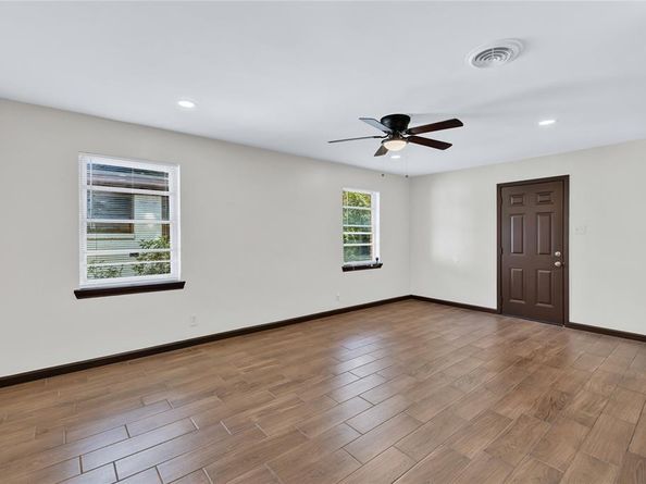 6468  Seco Boulevard , Dallas Texas 75217