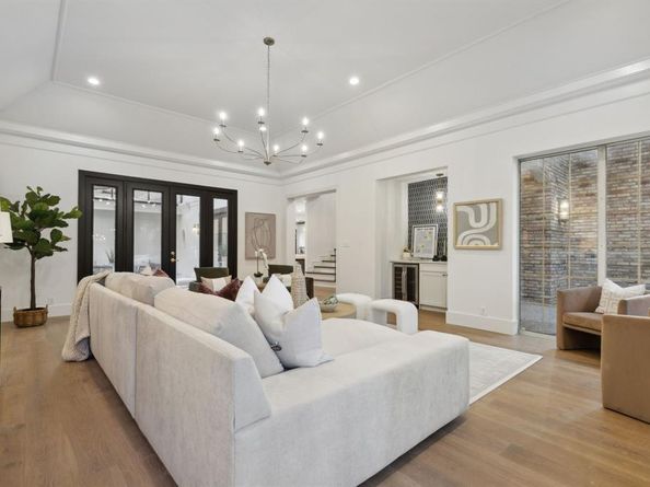 6  Saint Laurent Place , Dallas Texas 75225