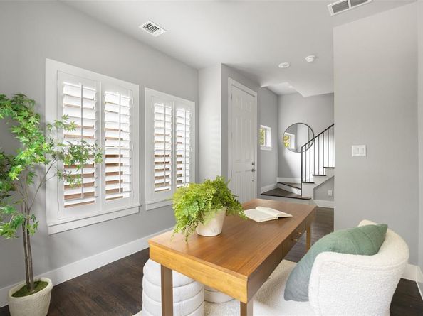 4226  Roseland Avenue  201, Dallas Texas 75204