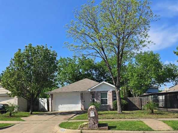 1021  Stella Street , Fort Worth Texas 76104