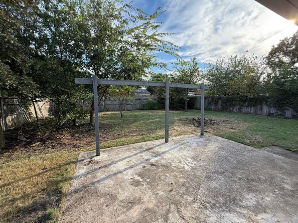 1310  Whiteoak Drive , Garland Texas 75040