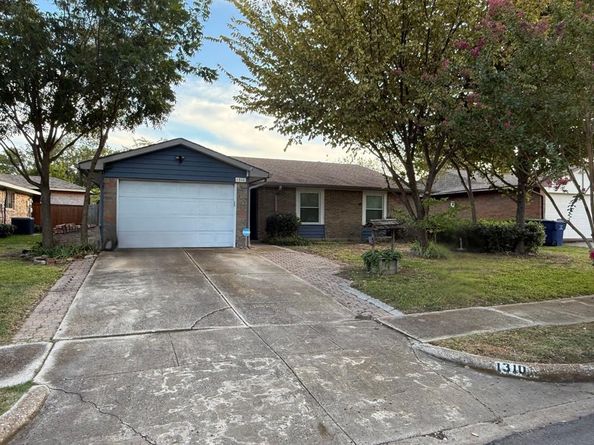 1310  Whiteoak Drive , Garland Texas 75040