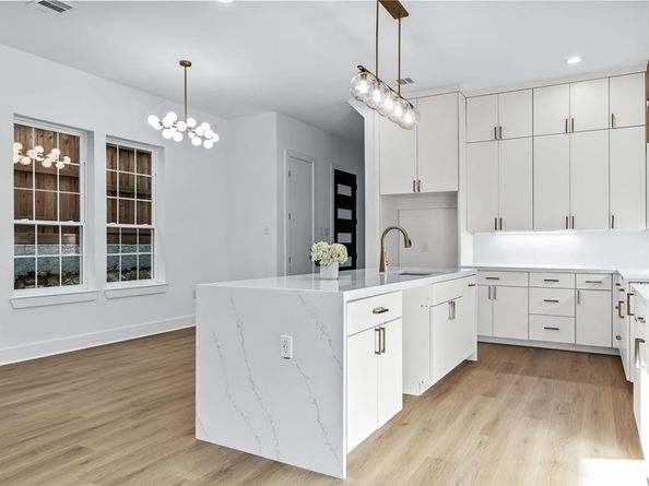 2322  Arroyo Avenue , Dallas Texas 75219
