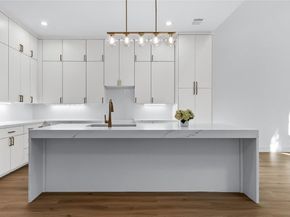 2322  Arroyo Avenue , Dallas Texas 75219