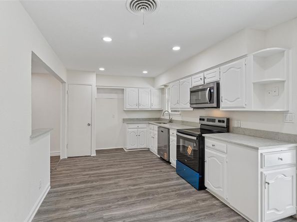 2413  Muret Street , Irving Texas 75062