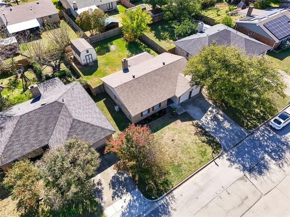 5712  Twin Oaks Drive , Haltom City Texas 76148