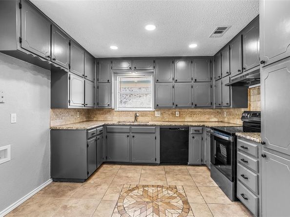 5712  Twin Oaks Drive , Haltom City Texas 76148