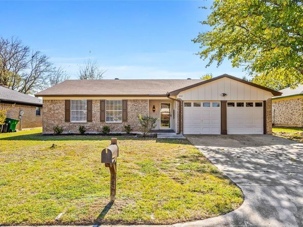 5712  Twin Oaks Drive , Haltom City Texas 76148