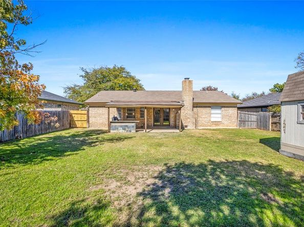 5712  Twin Oaks Drive , Haltom City Texas 76148