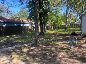 628 S westmoreland Road , Dallas Texas 75211