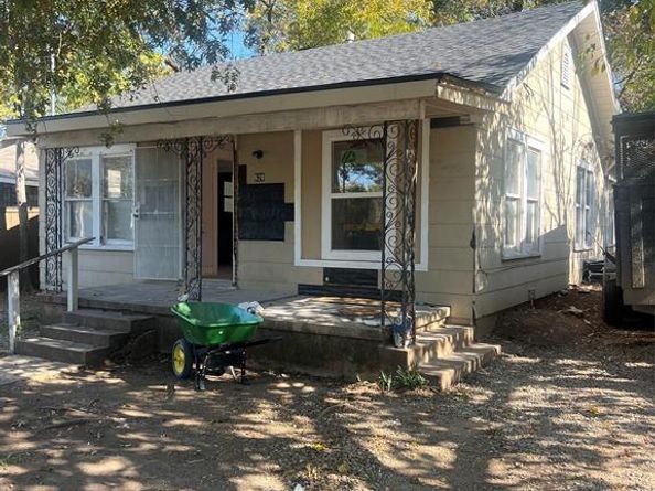 628 S westmoreland Road , Dallas Texas 75211