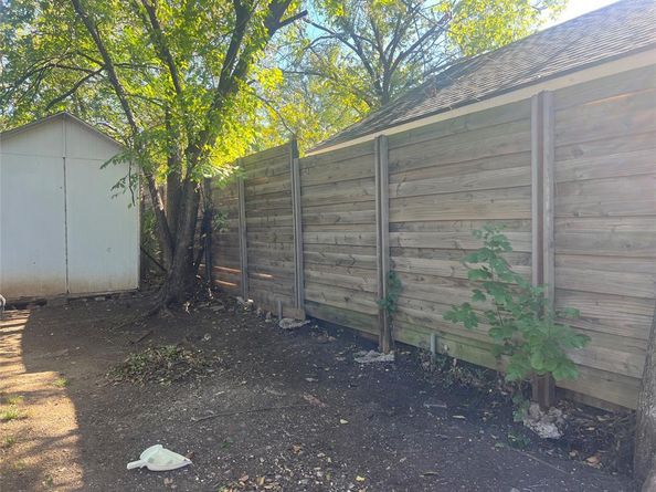 628 S westmoreland Road , Dallas Texas 75211